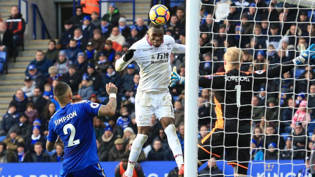 El belga Christian Benteke marcó un gol y dio otro