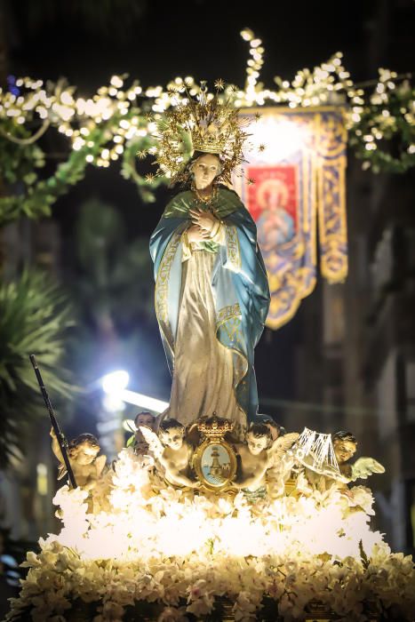 Las fiestas patronales culminan con la misa y procesión en honor a la Inmaculada Concepción en Torrevieja