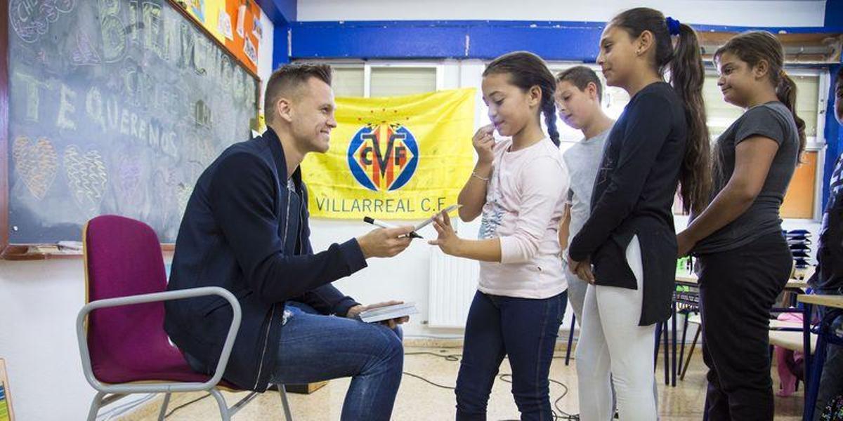Cheryshev vuelve a las aulas en el CEIP Carlos Celma de Castellón