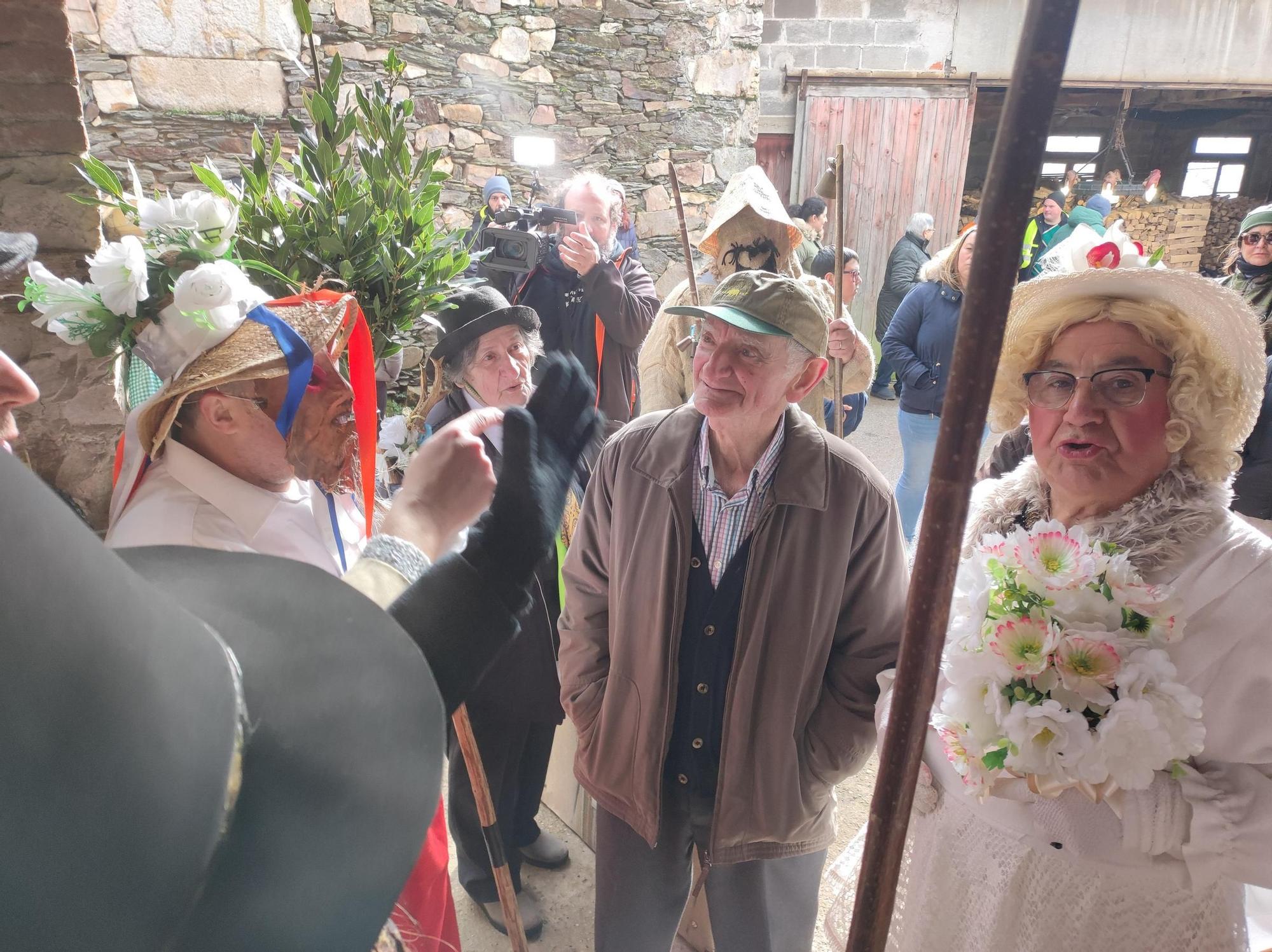 En imágenes: Así fue el paso de los guilandeiros de Tineo por El Pedregal