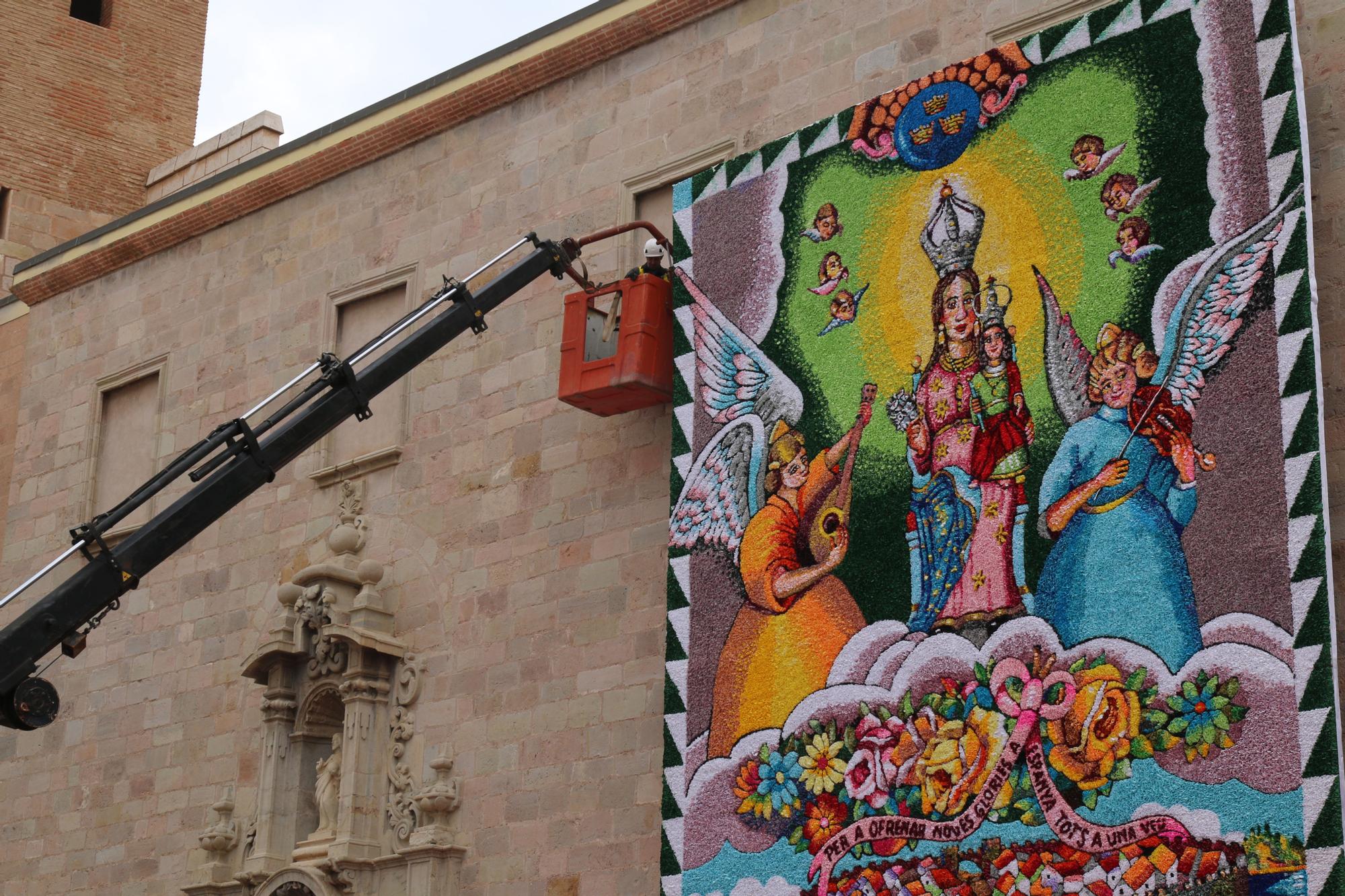 Gran ambiente para vivir la primera mascletà de las Fallas de Burriana