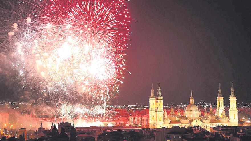 Los fuegos artificiales volverán a poner el punto y final a las Fiestas del Pilar como en esta imagen del año pasado