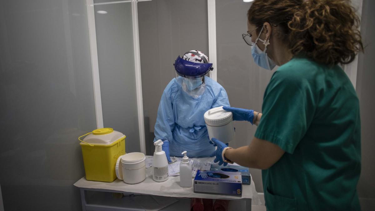 Sanitarios en un centro hospitalario.|  E. F.