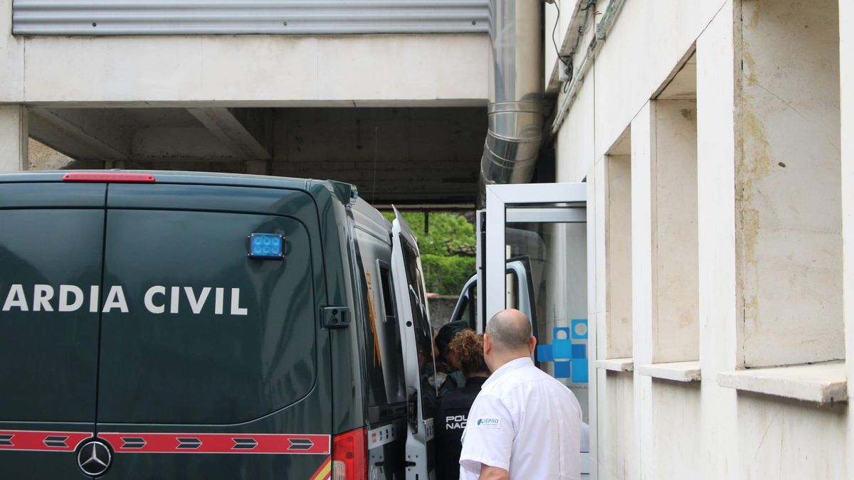 Trasladan al detenido por matar a su mujer en Laviana del hospital del Nalón al módulo penitenciario del HUCA