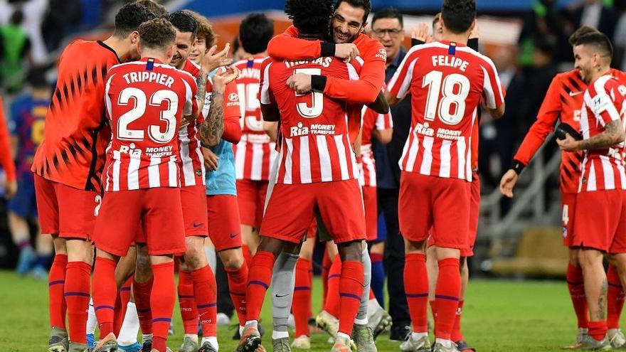 Los jugadores del Atlético celebran el pase a la final tras el gol de Correa en el minuto 87.