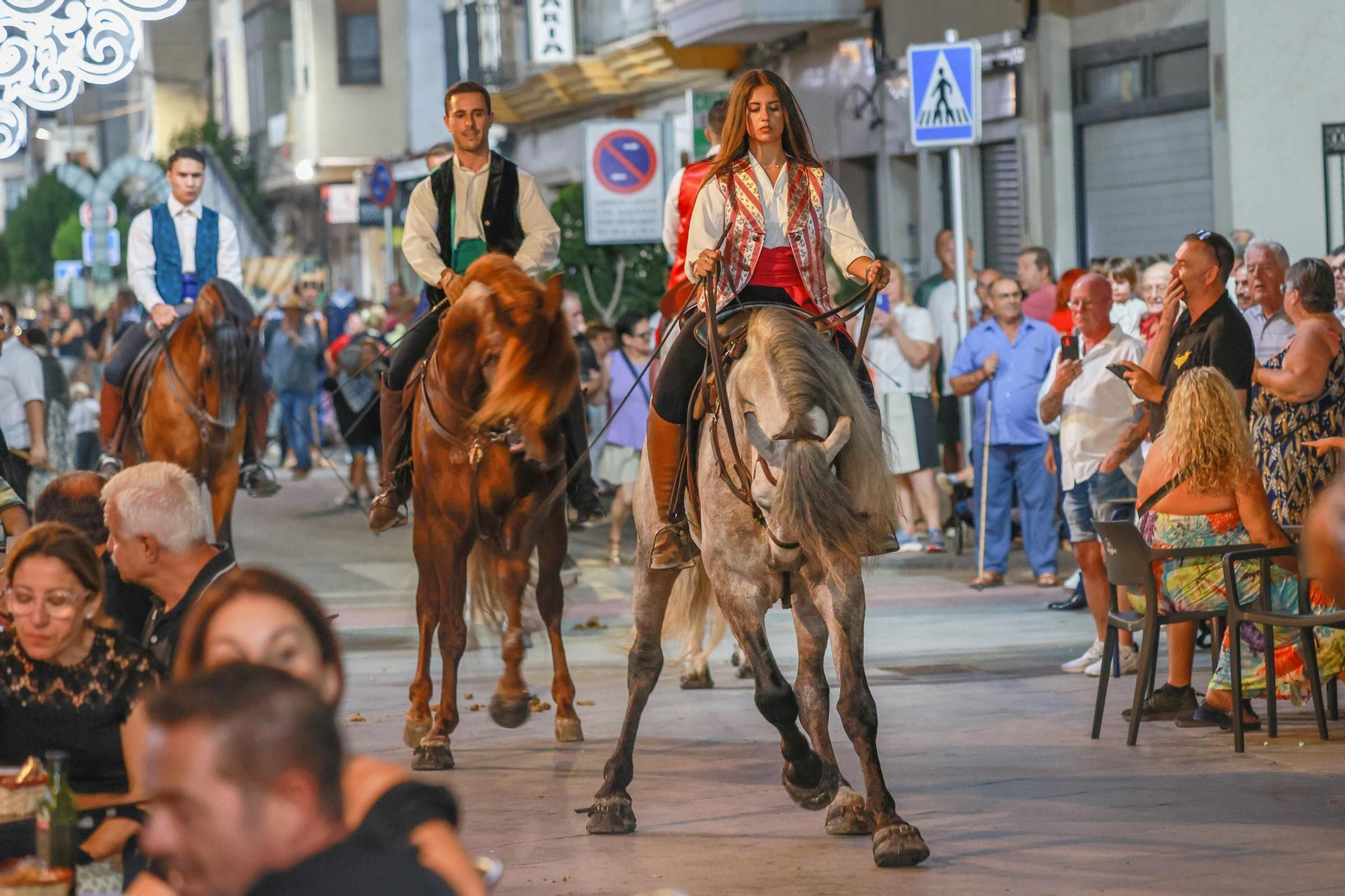 Aquí están las mejores fotos del bando de las fiestas de Almoradí 2025
