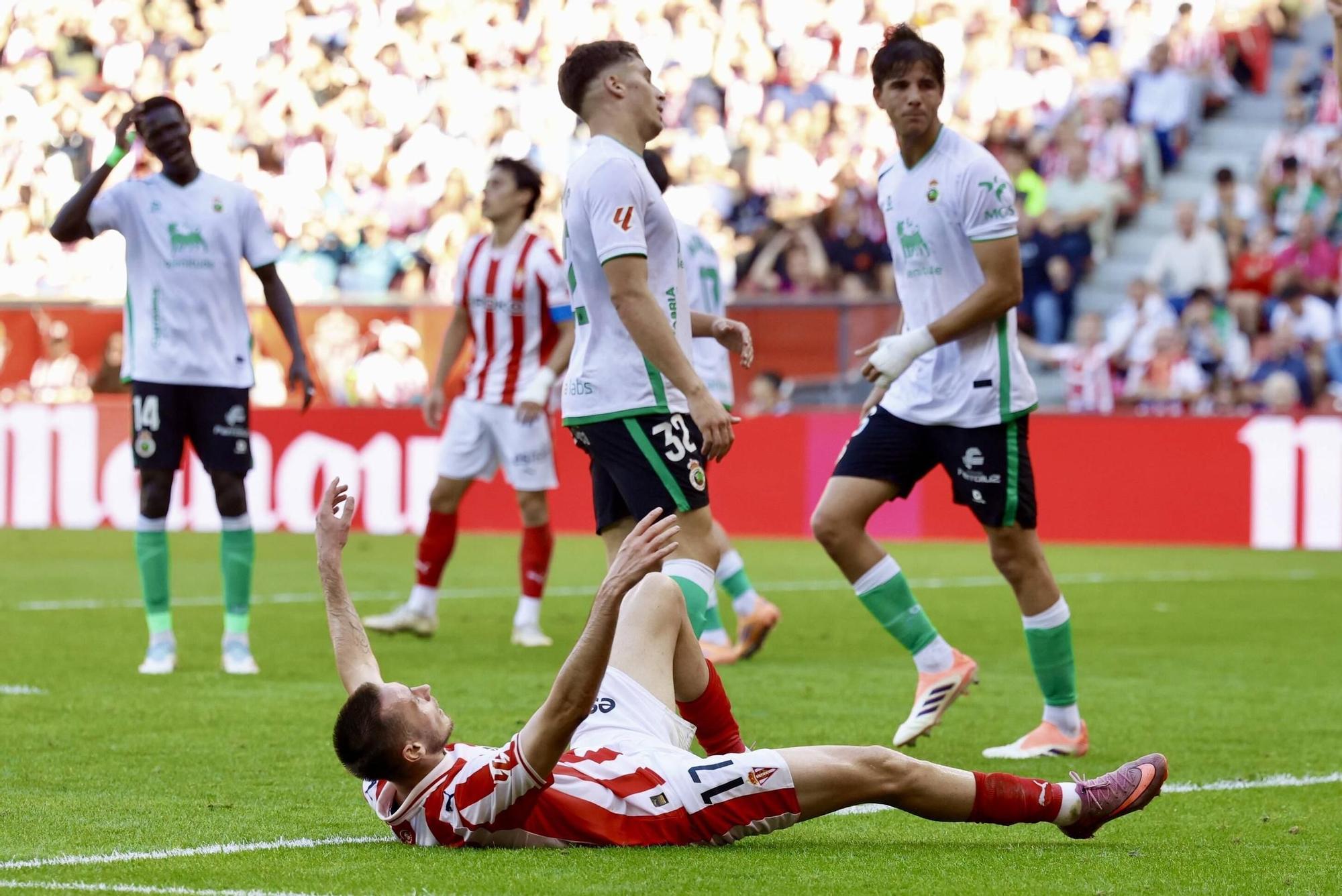 EN IMÁGENES: El partido del Sporting- Racing de Santander en El Molinón
