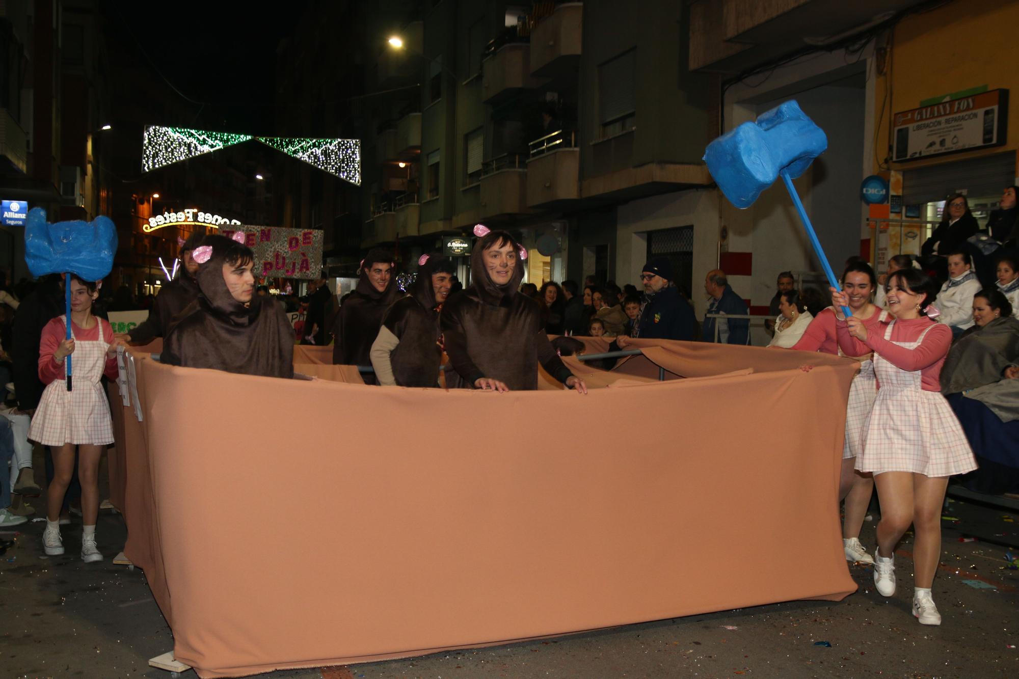 FOTOGALERÍA I La cabalgata del Ninot de Burriana, en imágenes