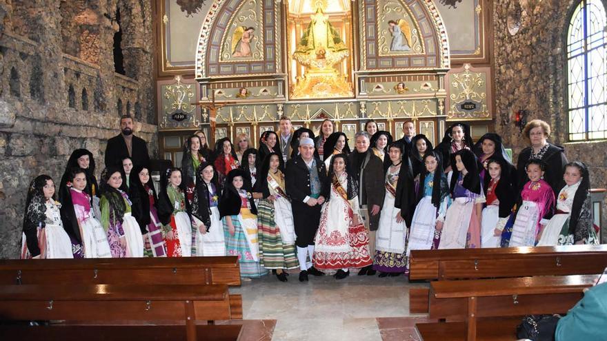 Las candidatas infantiles a Reina de la Huerta de Murcia visitan Calasparra