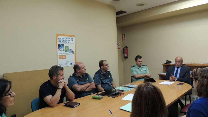 Reunión de trabajo sobre la violencia de género, presidida por el subdelegado del Gobierno, celebrada ayer.