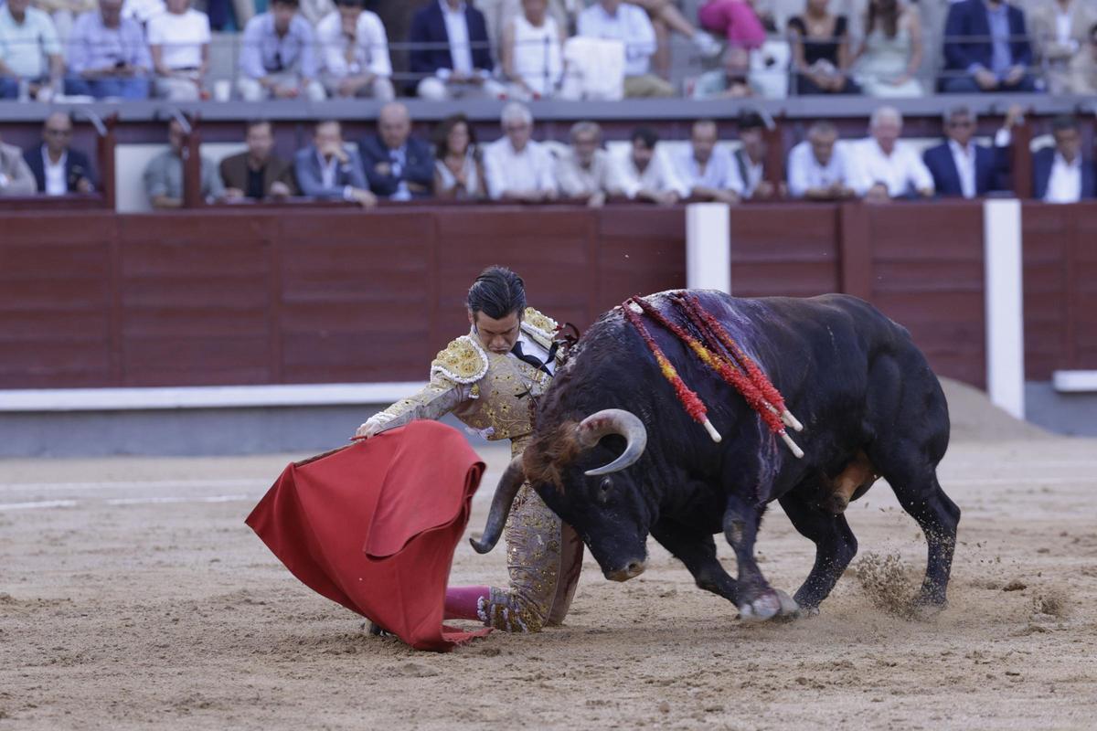 José Garrido de rodillas con el segundo de su lote.