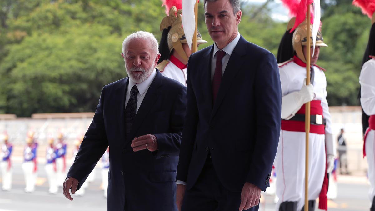 Lula recibe a Pedro Sánchez con honores de Estado en su primera visita a Brasil