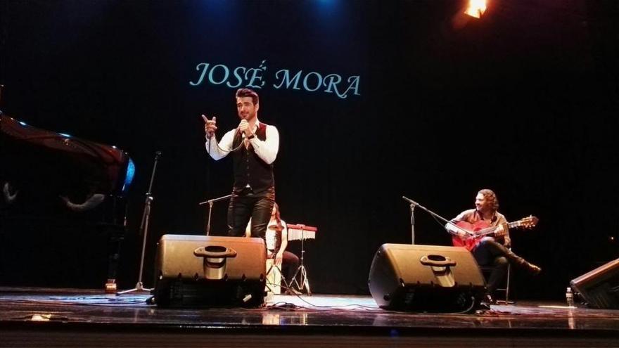 José Mora presenta en Valencia su espectáculo de copla