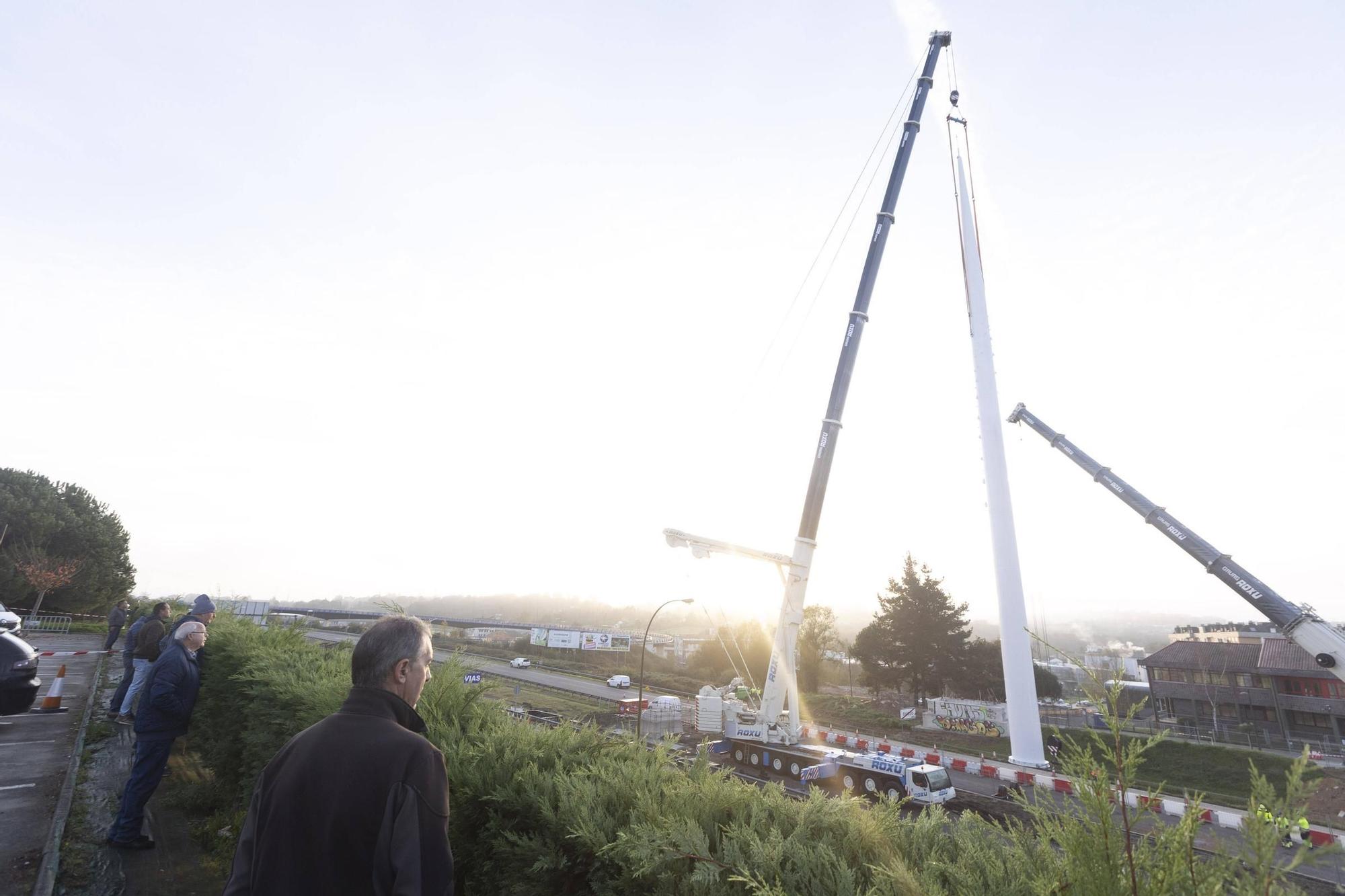 EN IMÁGENES: Así fue la instalación del mástil de 55 metros en las obras de la entrada de Oviedo