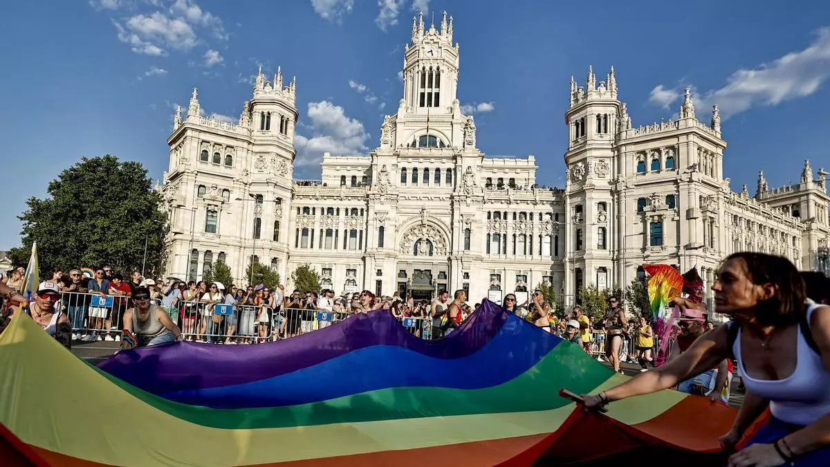 Así fue el multitudinario desfile del Orgullo LGTBIQ+ 2026 en las calles de Madrid