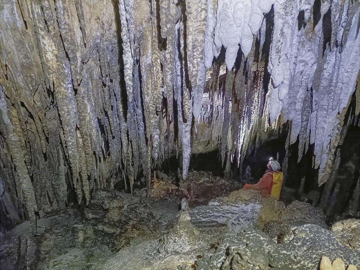 Espeleólogos conectan en Cantabria la cueva más larga de España, con 206 kilómetros de túneles