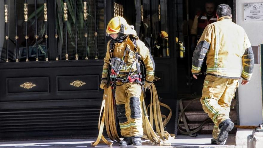 Los bomberos sofocan un pequeño incendio en Alcoy