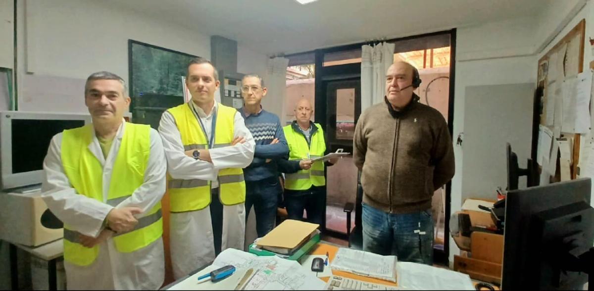El gerente y personal en el simulacro