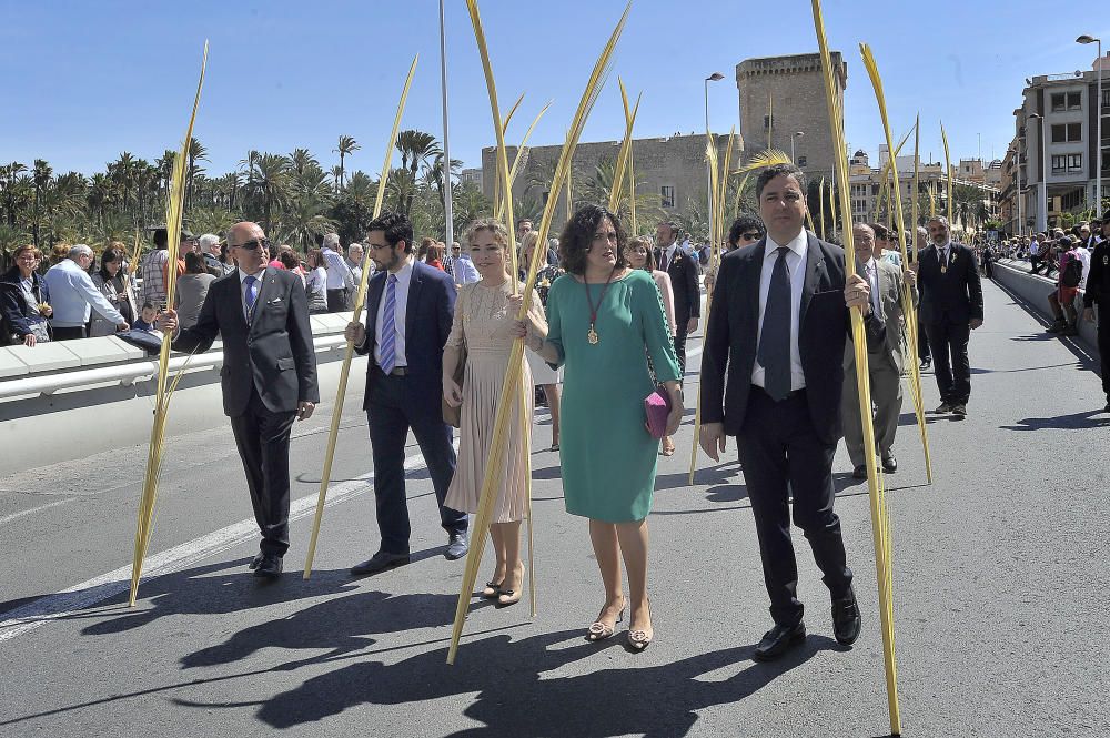 El calor es el gran protagonista en la procesión del Domingo de Ramos en Elche