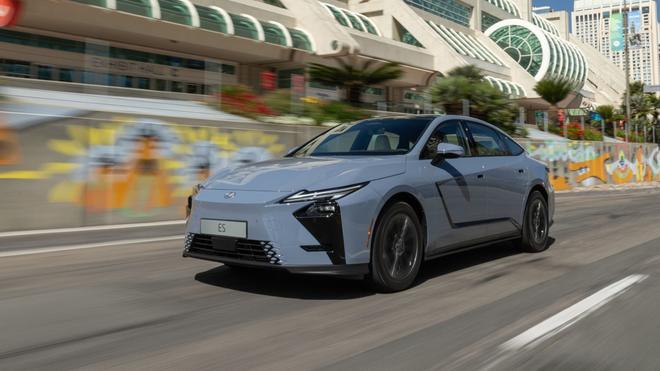 Lexus concreta la autonomía, capacidad de carga y acabados del nuevo ES