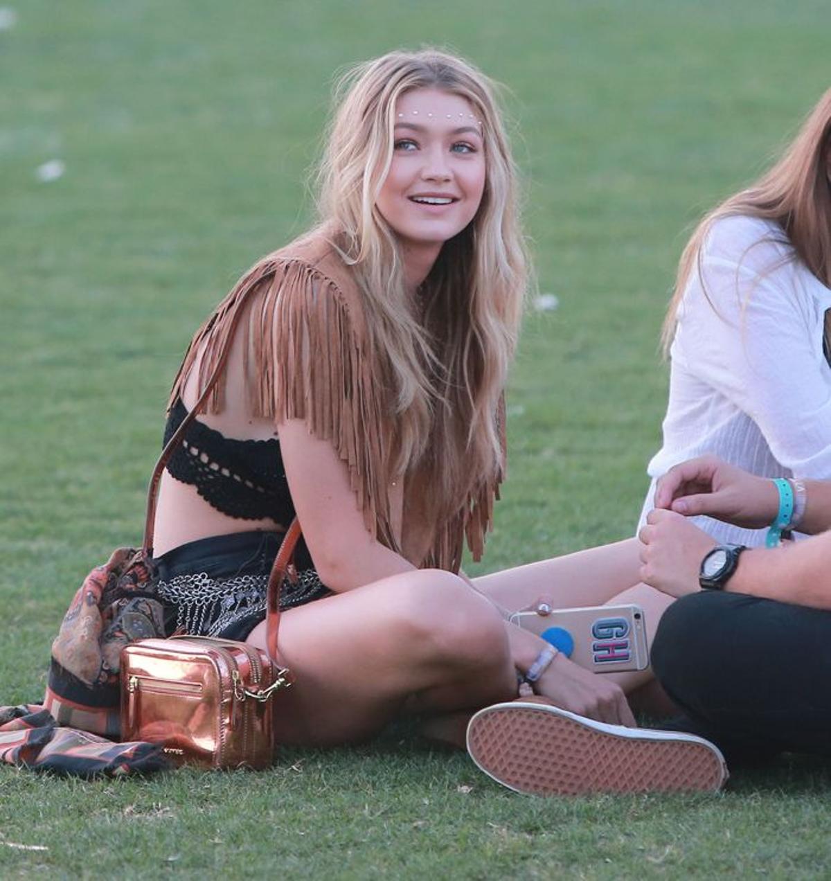 Gente en el césped en Coachella 2015