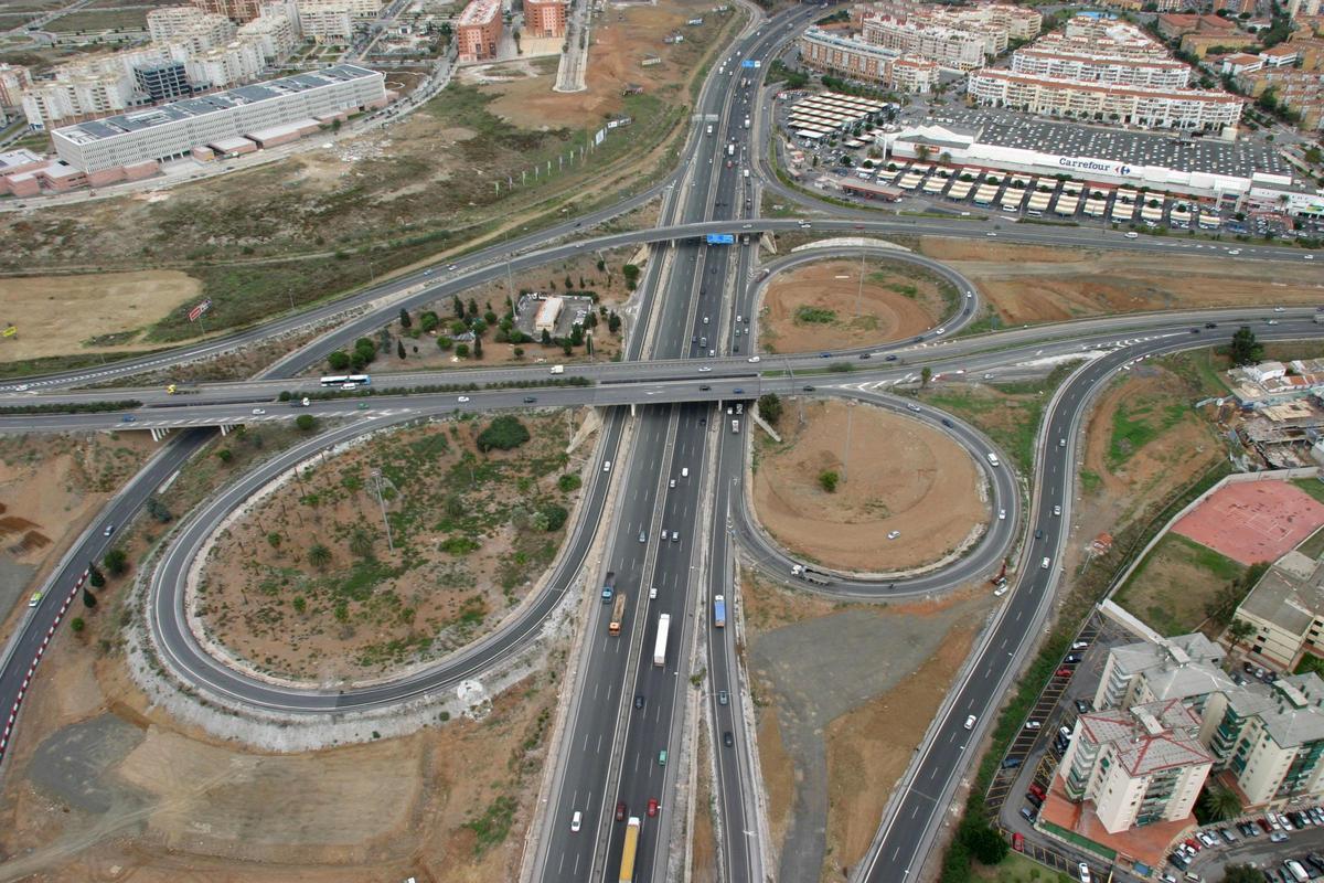 Imagen aérea de archivo de la entrada de la A-357 en Málaga capital.
