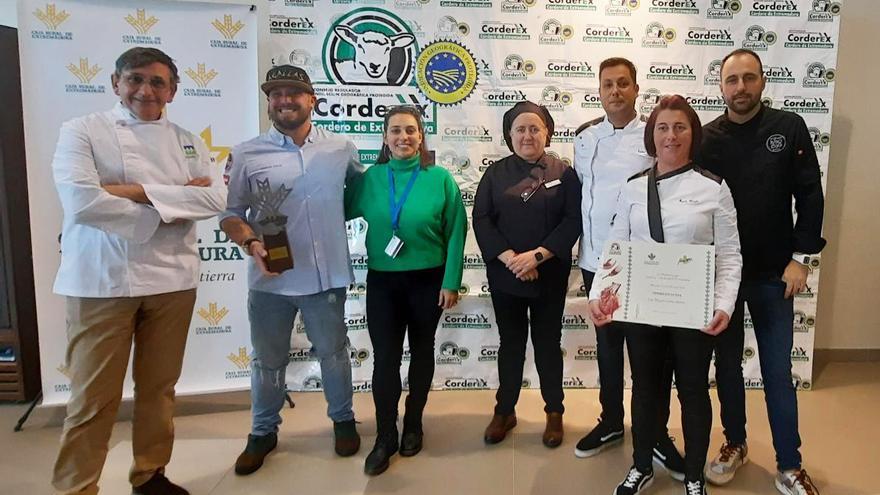 Los ganadores de los Premios Espiga Corderex junto con miembros del jurado.