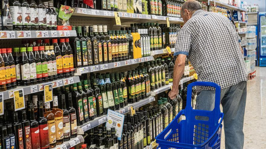 El litre d&#039;oliva verge registra un increment rècord de 7,36 euros des del gener als supermercats, segons Facua