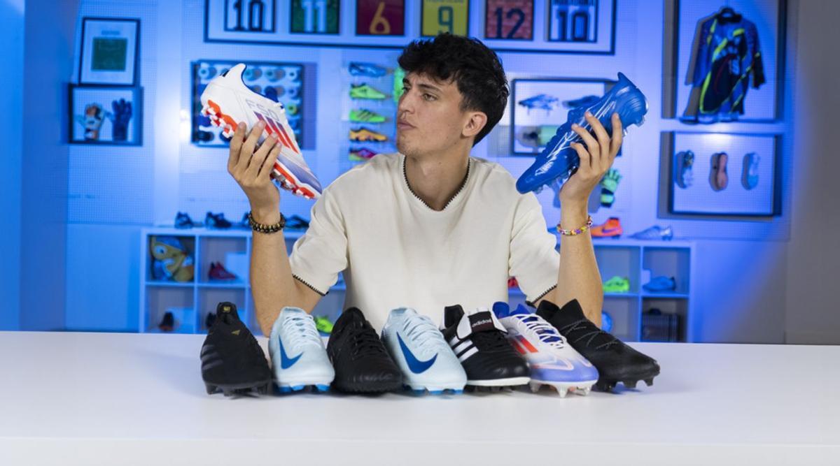 Stéphane Blázquez en una review de botas de fútbol