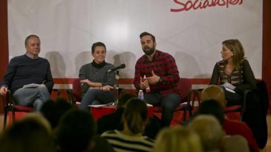 Asamblea en Carrús con los socialistas