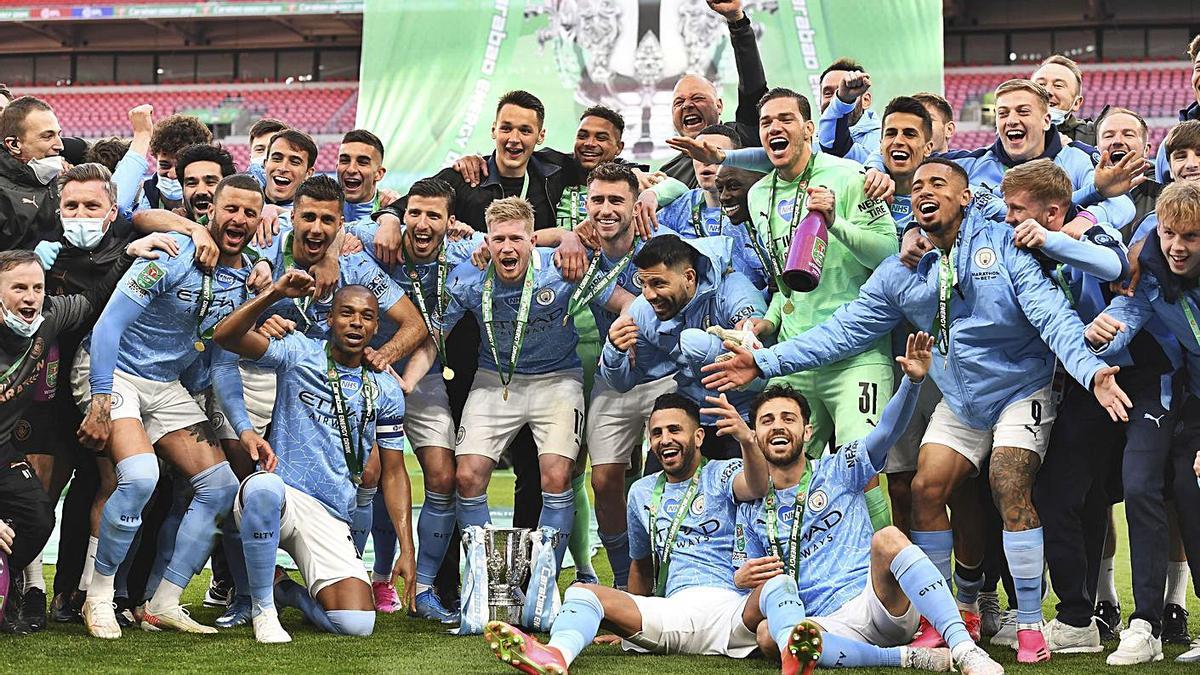 Los jugadores del Manchester City festejan el título. |  // EFE