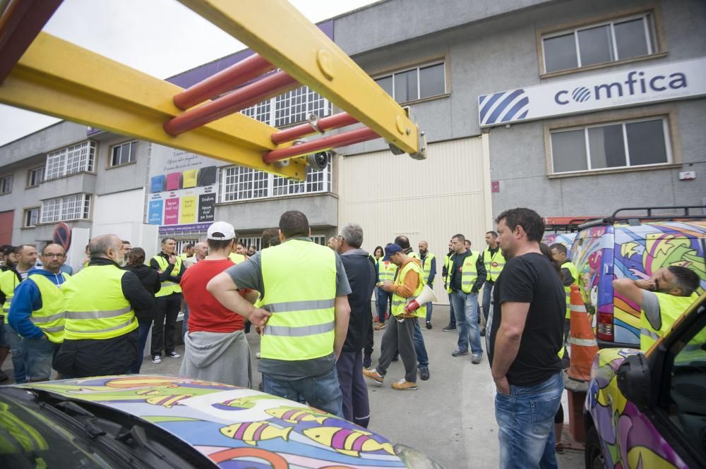 Los sindicatos CIG, CC.OO.  y UGT sitúan en el 90-95% el seguimiento de la huelga general del sector en la provincial.