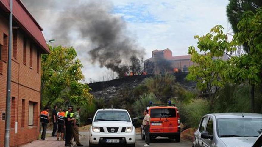 Susto por un fuego de pasto en el centro de menores Valcorchero de Plasencia