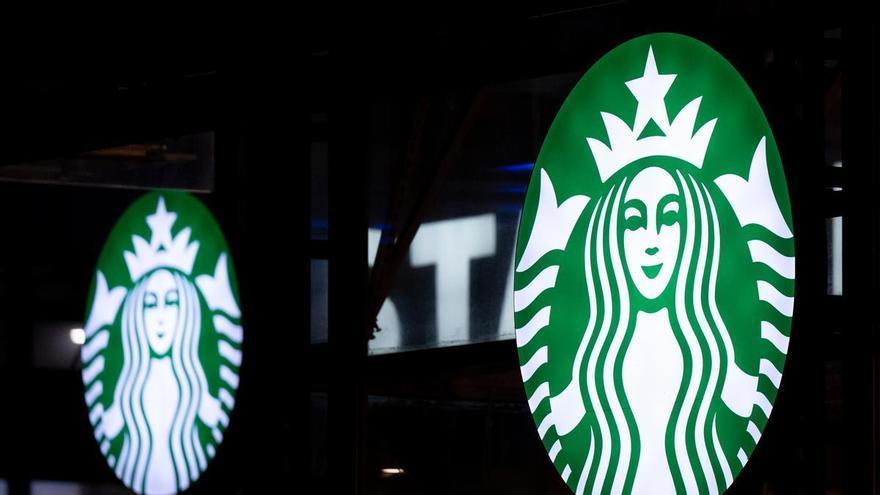 Starbucks decreta un cierre parcial en Corea del Sur y lecciones de Historia a sus empleados tras una calamitosa campaña publicitaria