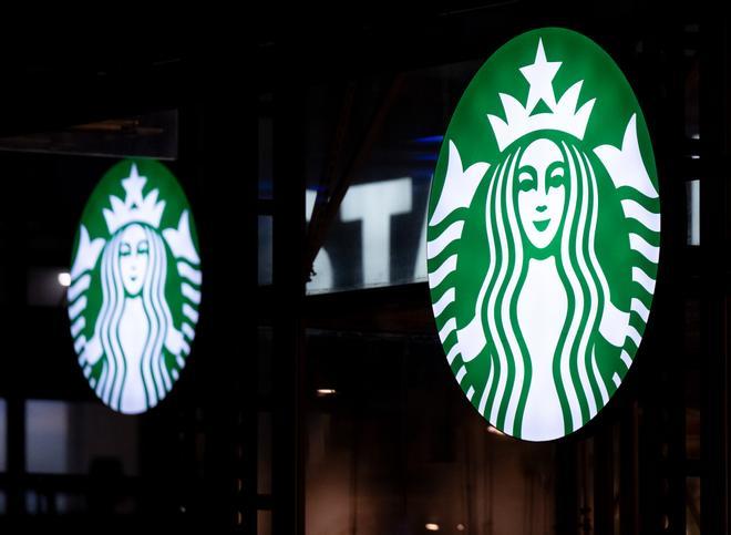 Starbucks decreta un cierre parcial en Corea del Sur y lecciones de Historia a sus empleados tras una calamitosa campaña publicitaria