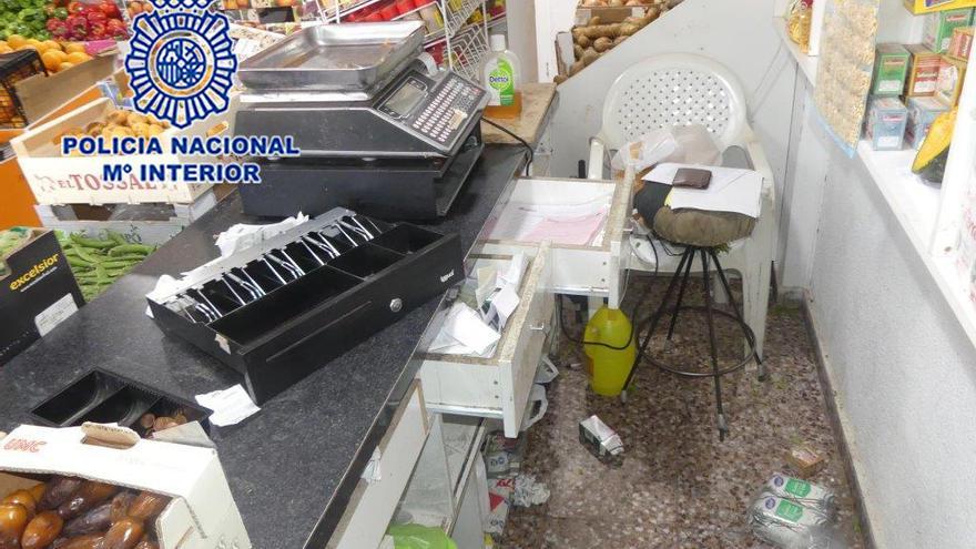 Detenidos dos hombres por robo con fuerza en una frutería de Cartagena