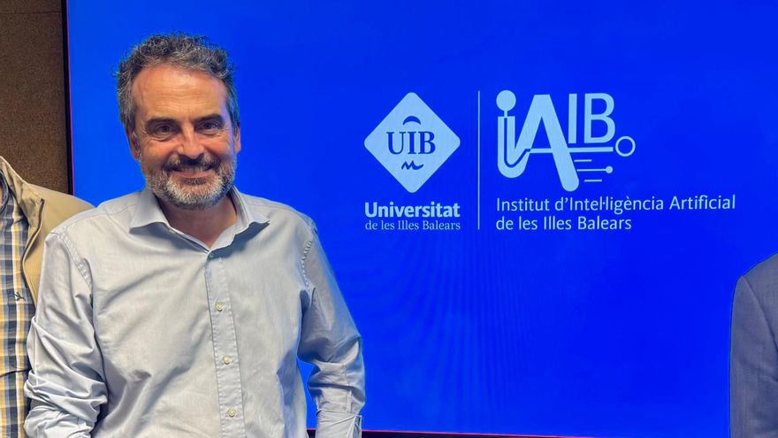 Xavi Varona: &quot;La IA de WhatsApp todavía no contesta en catalán porque tiene miedo de equivocarse&quot;