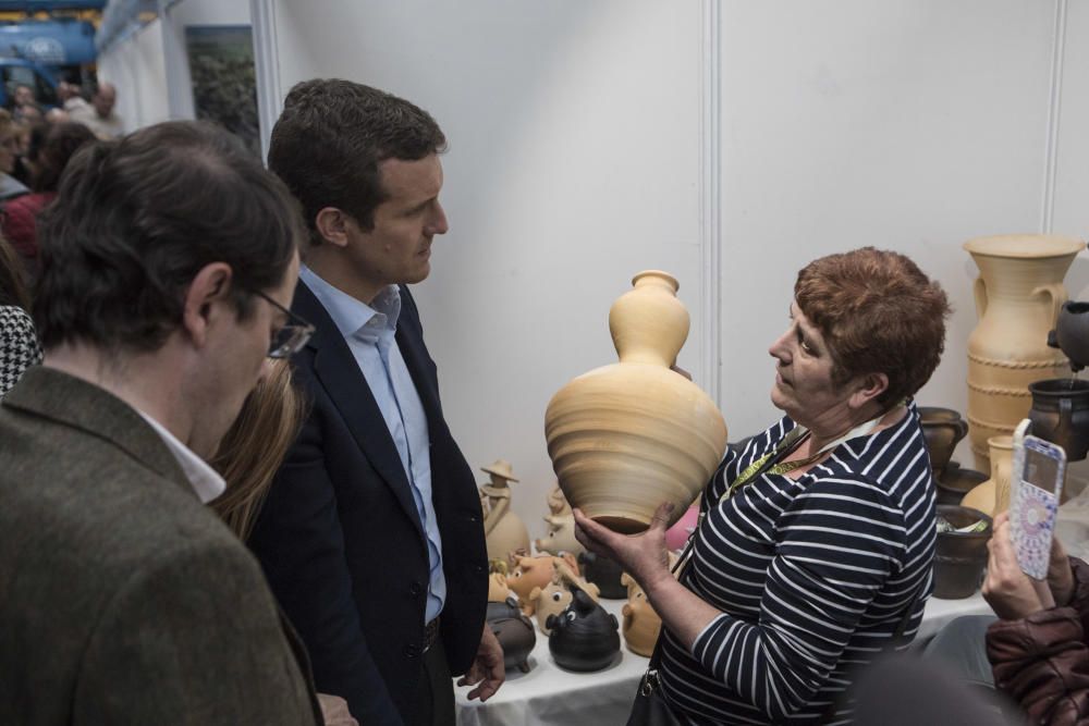 Visita de Pablo Casado a la Feria Raíces