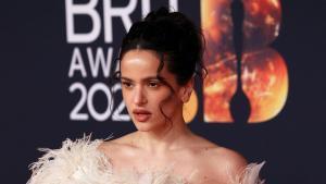 “M’encanten les flors, però regaleu-me un llibre”: Rosalía explica la tradició de Sant Jordi a Amsterdam