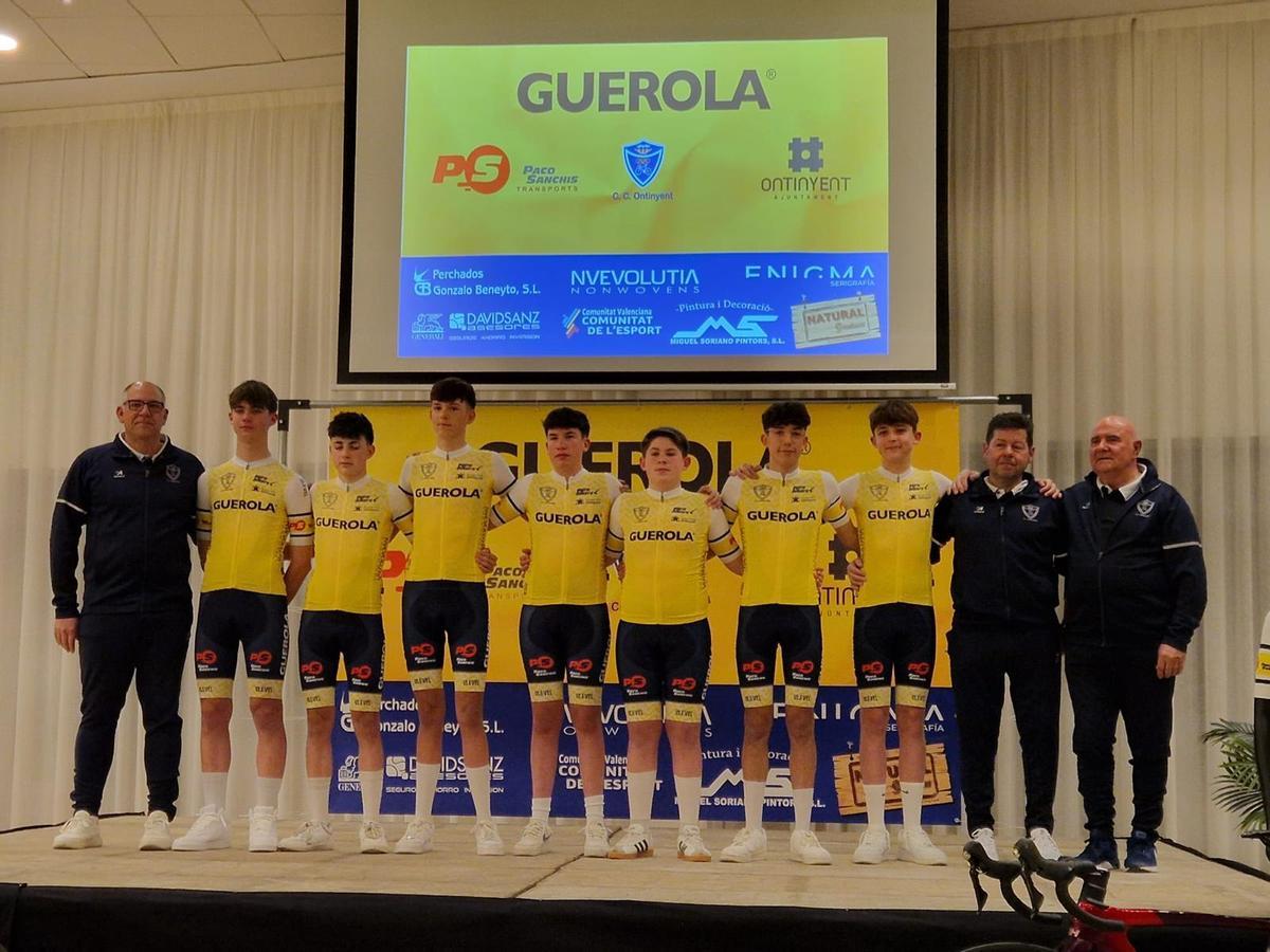 Ciclistas de un de los equipos del CO Ontinyent.
