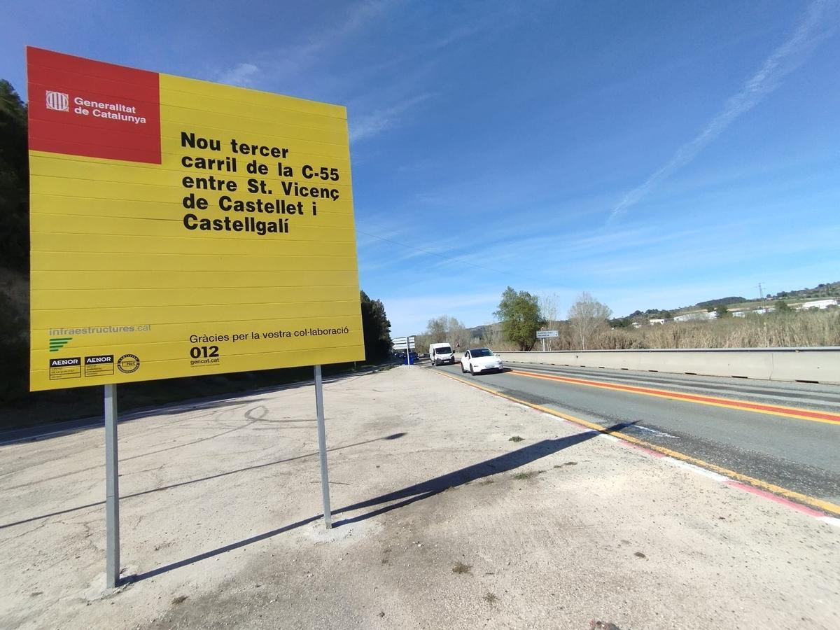 Obres d'ampliació de la C-55 a la sortida de Sant Vicenç, amb la mitjana desplaçada a un costat