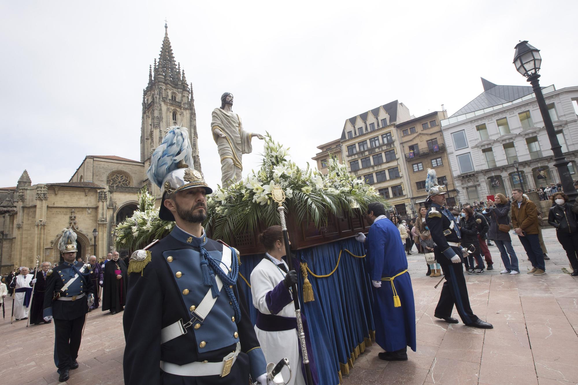 EN IMÁGENES: Así fue la misa de resurreción y proceción del Resucitado en Oviedo