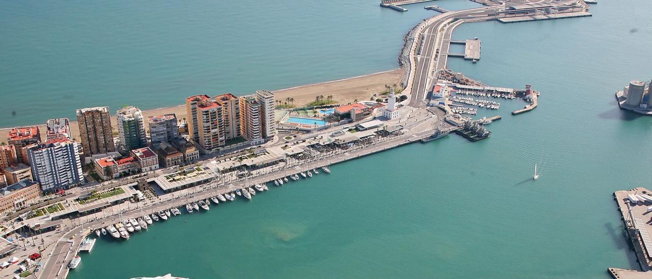 Vista parcial del puerto de Málaga.