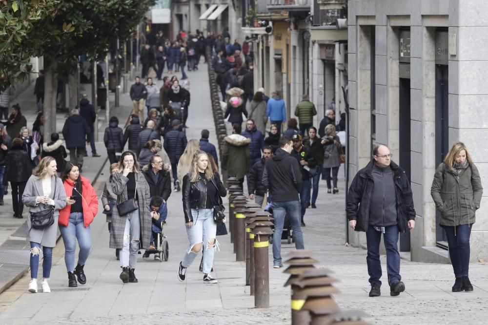 Els veïns surten al carrer amb el Girona10