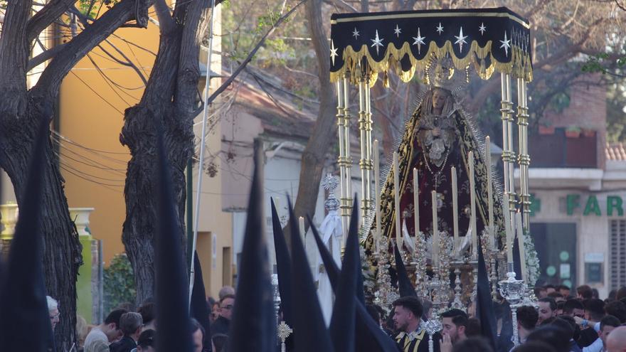 La Virgen del Carmen Doloroso pone el primer palio en las calles de Pedregalejo