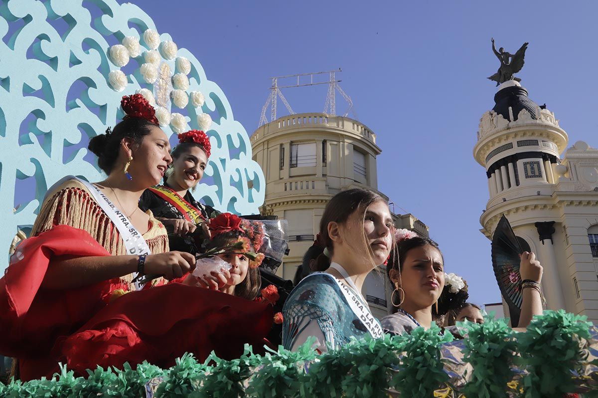 Color y alegría camino del santuario: imágenes de la romería de la Virgen de Linares