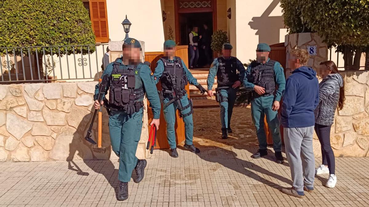 Guardia Civil y policías alemanes realizan una operación en Cala Rajada contra una organización internacional de blanqueo de dinero