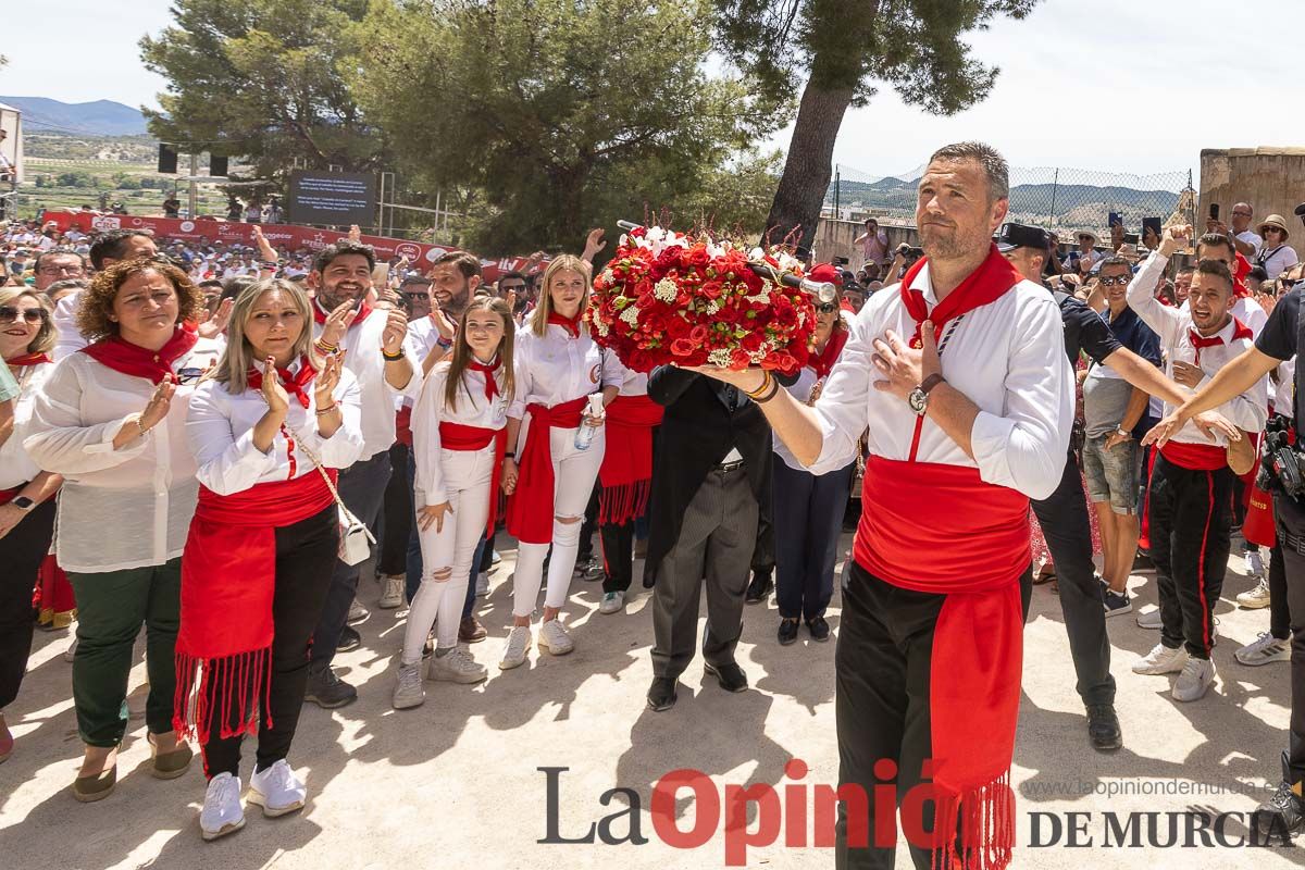 Bandeja de flores y ritual de la bendición del vino en las Fiestas de Caravaca