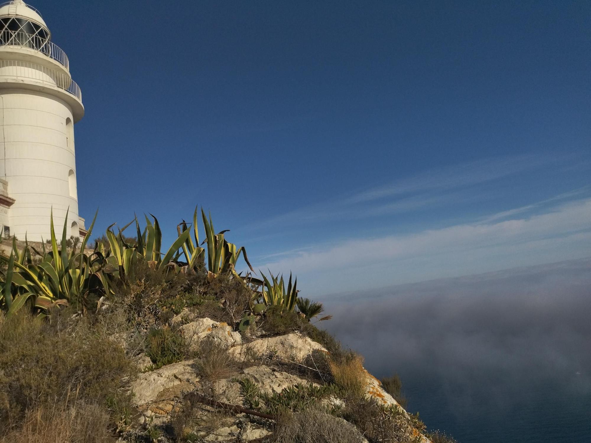 La niebla, desde el cabo de Sant Antoni (imágenes)