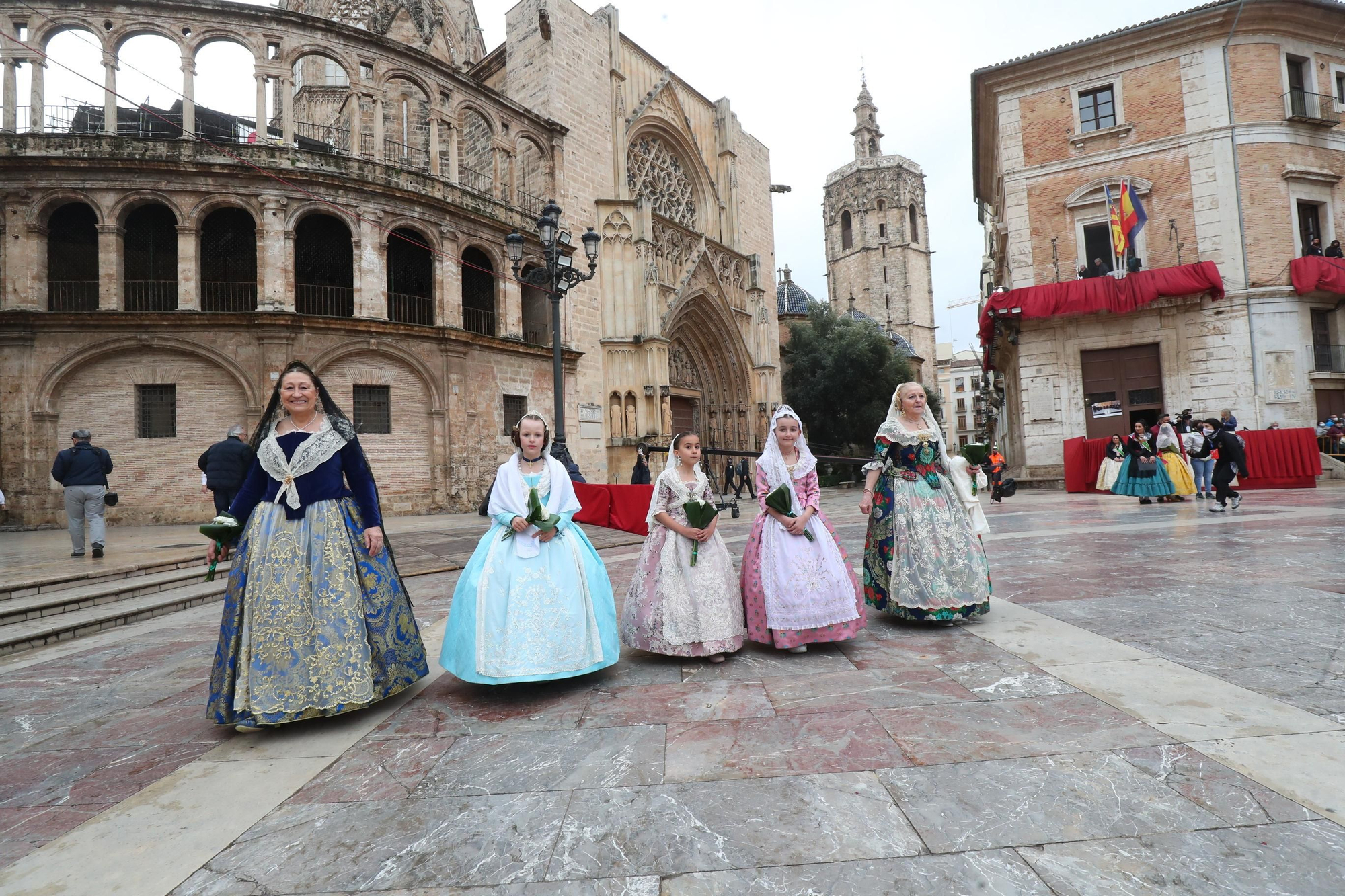 Búscate en el primer día de ofrenda por la calle de la Paz (entre las 15:30 a las 17:00 horas)
